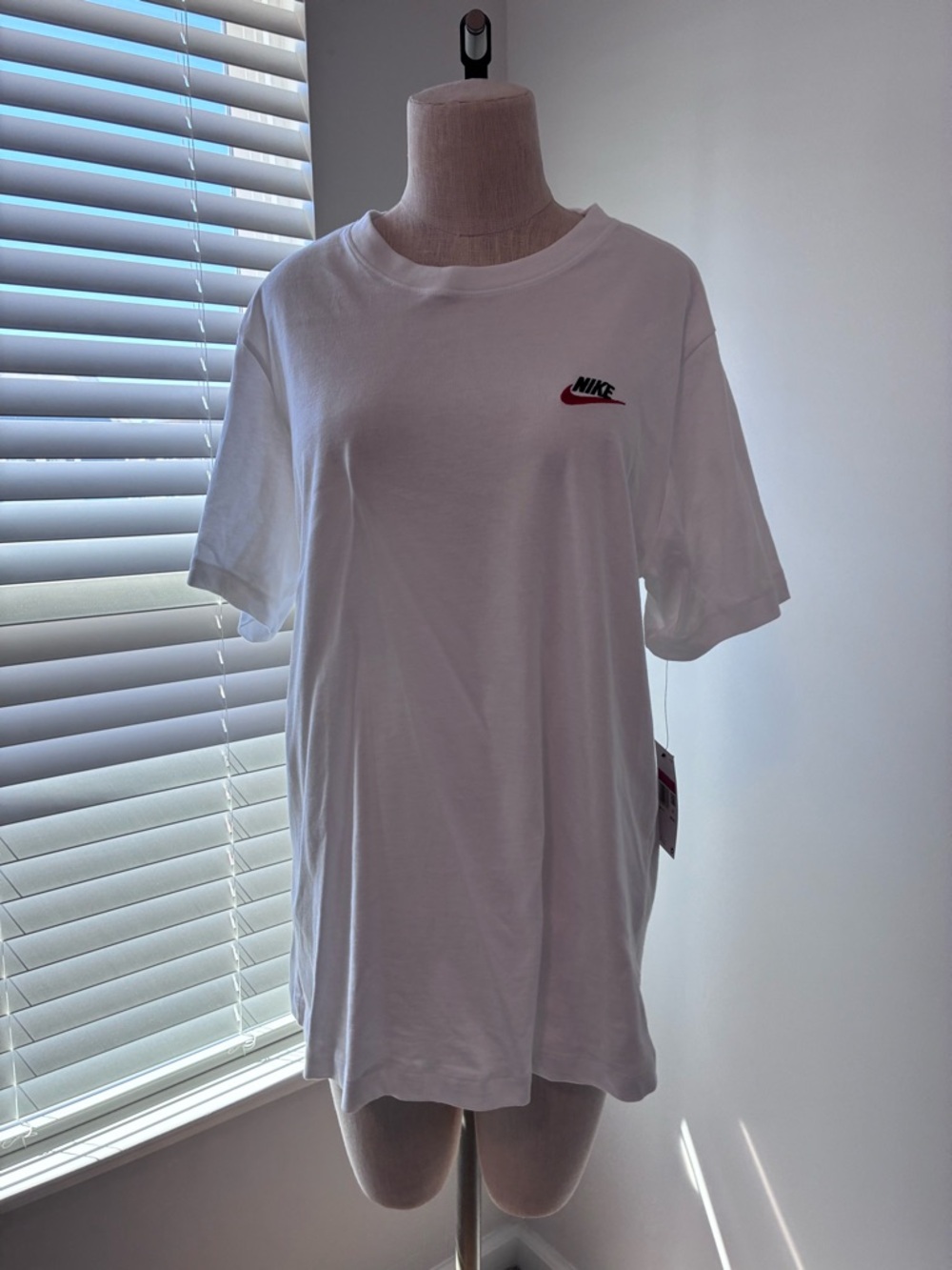 Nike Men’s Sportswear Club Embroidered T-Shirt